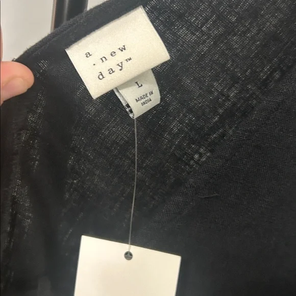 NWT a new day Black V-Neck vest. Size large. - Picture 3 of 5